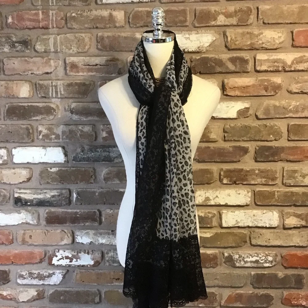 FIORE BY LA FIORENTINA Chic Black Lace and Leopard Print Scarf Wrap